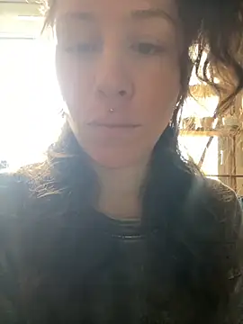 Snapshot of SuzieWanKenobi chatting on October 19, 2025, 12:52 pm SuzieWanKenobi online show from October 19, 2025, 12:52 pm