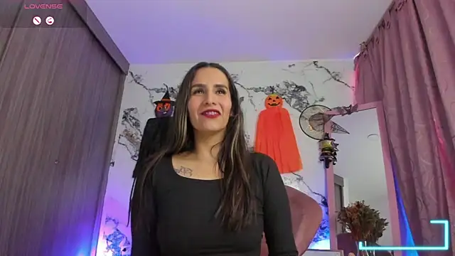 Annaross2 online show from October 29, 2025, 7:35 pm