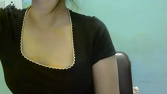 lovelydesi21 online show from November 15, 2025, 1:04 pm