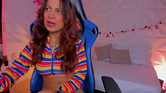 Snapshot of cora_22 chatting on February 15, 2026, 12:15 pm cora 22 online show from February 15, 2026, 12:15 pm