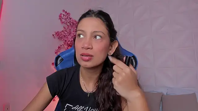 Snapshot of cora_22 chatting on February 18, 2026, 12:45 pm cora 22 online show from February 18, 2026, 12:45 pm