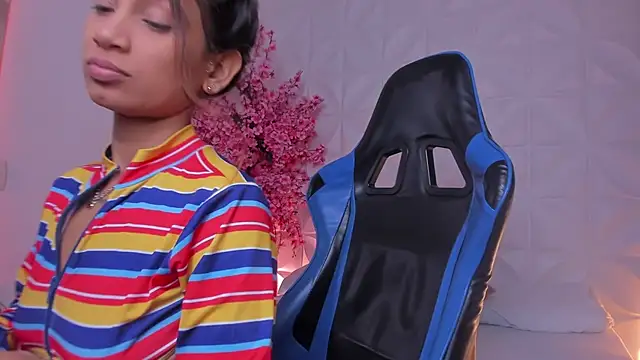 Snapshot of cora_22 chatting on February 5, 2026, 12:56 pm cora 22 online show from February 5, 2026, 12:56 pm