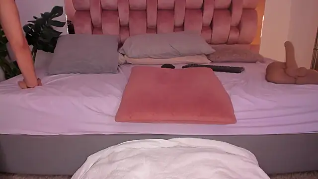 Snapshot of swt_kahia chatting on December 2, 2025, 3:19 am swt kahia online show from December 2, 2025, 3:19 am