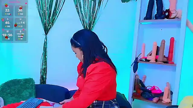 louise nails online show from March 19, 2026, 12:49 pm