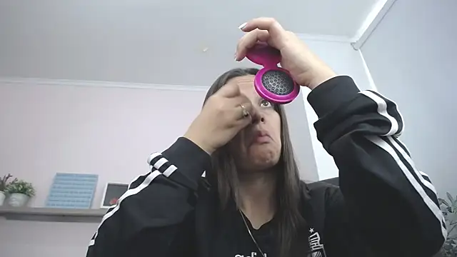  juliana rios online show from November 8, 2025, 7:28 pm