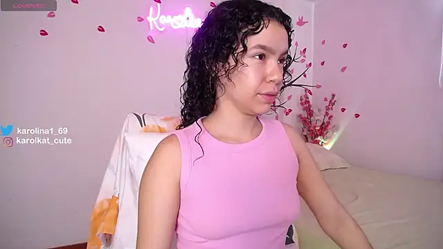 Karolina 1 online show from November 4, 2025, 1:48 pm