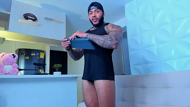 Snapshot of muscle_man16 chatting on February 22, 2025, 12:16 am muscle man16 online show from February 22, 2025, 12:16 am
