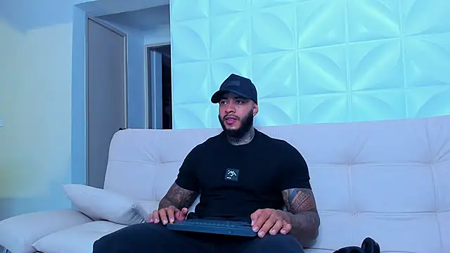Snapshot of muscle_man16 chatting on February 9, 2025, 12:17 am muscle man16 online show from February 9, 2025, 12:17 am