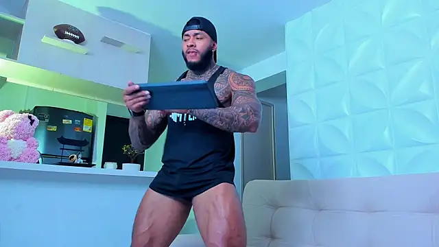 Snapshot of muscle_man16 chatting on February 28, 2025, 12:32 am muscle man16 online show from February 28, 2025, 12:32 am