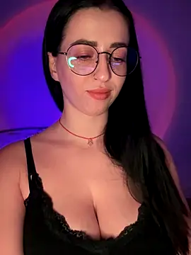 Emylia online show from November 8, 2025, 8:12 pm