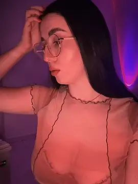 Emylia online show from February 14, 2025, 11:53 pm