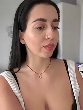 Emylia online show from January 24, 2025, 1:03 pm