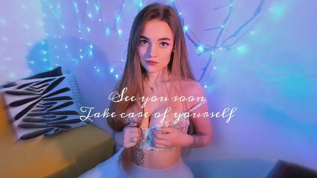 xwiuiwx online show from February 17, 2025, 7:44 pm