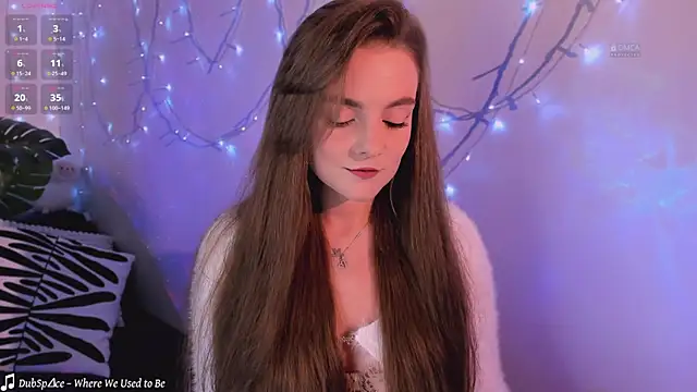 xwiuiwx online show from October 7, 2025, 1:01 pm