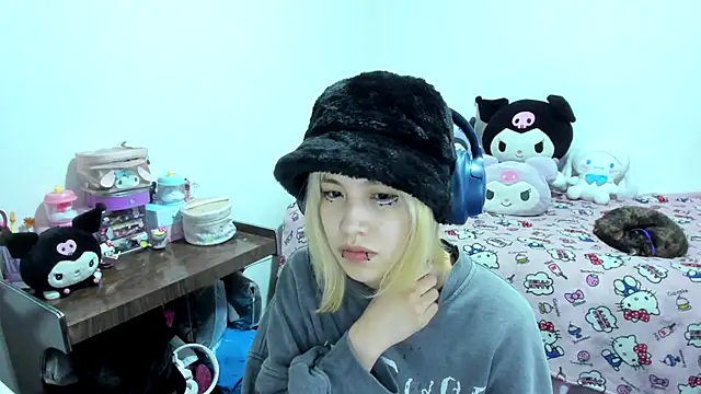 Akane-Mou online show from September 15, 2025, 7:09 am