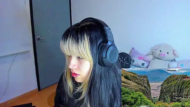 Akane-Mou online show from January 20, 2025, 8:30 am