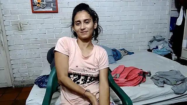 Snapshot of valeriaswang_Lucas chatting on February 17, 2026, 4:32 am valeriaswang Lucas online show from February 17, 2026, 4:32 am