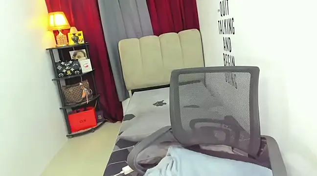 Trixie Mattel21 online show from January 28, 2025, 5:22 am