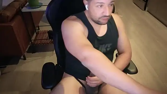 HungandThickLatin online show from October 20, 2025, 1:29 am