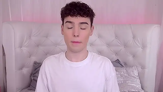 RobbyCharming online show from September 26, 2025, 3:46 am