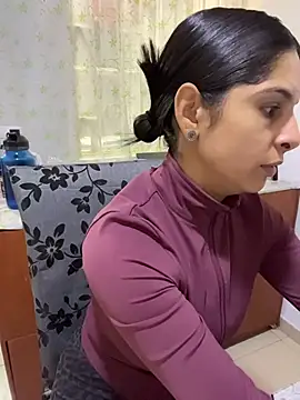 charlotte stevenss  online show from October 21, 2025, 3:11 pm