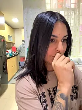 charlotte stevenss  online show from October 25, 2025, 2:39 pm