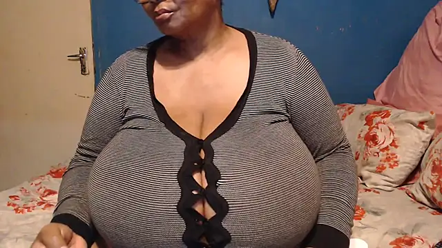 CUTEFIRMMELONSS online show from October 13, 2025, 9:27 pm