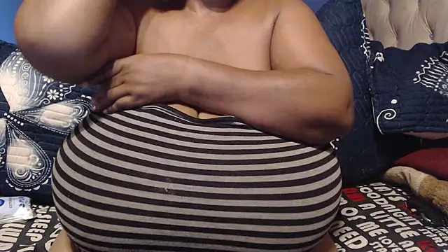 CUTEFIRMMELONSS online show from April 5, 2026, 6:31 am