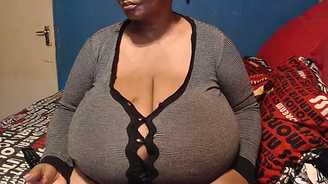 CUTEFIRMMELONSS online show from November 11, 2025, 8:47 pm