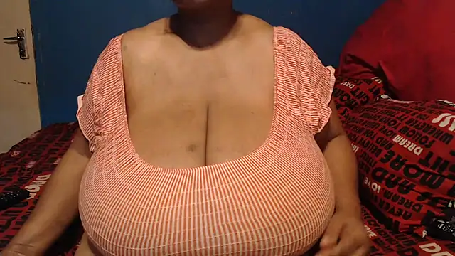 CUTEFIRMMELONSS online show from October 29, 2025, 8:52 pm