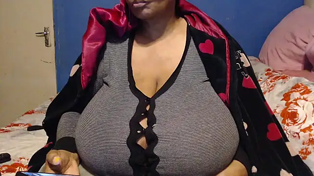 CUTEFIRMMELONSS online show from September 29, 2025, 10:15 pm