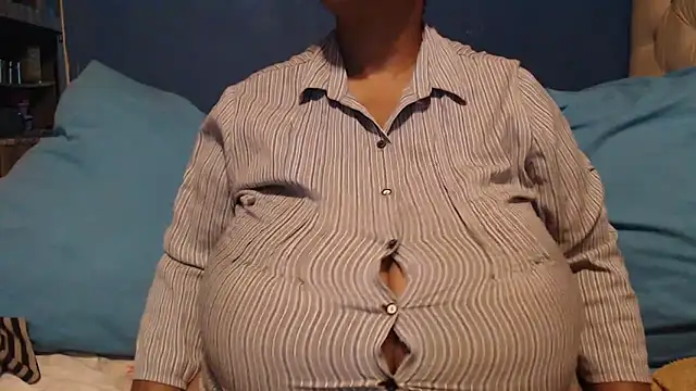 CUTEFIRMMELONSS online show from February 8, 2026, 10:07 pm