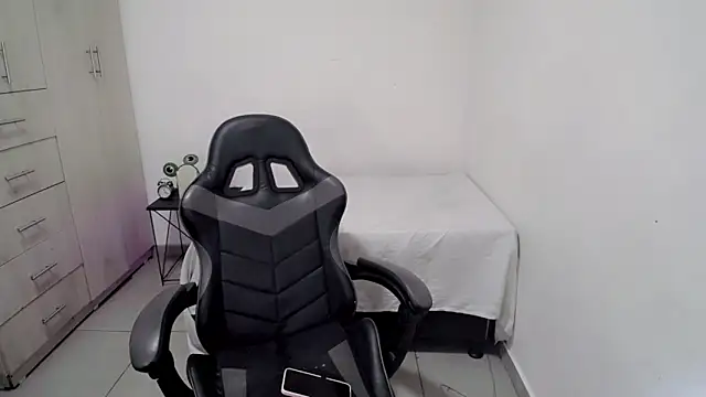 Snapshot of Youlittlepervertt_ chatting on February 25, 2026, 11:26 pm Youlittlepervertt online show from February 25, 2026, 11:26 pm