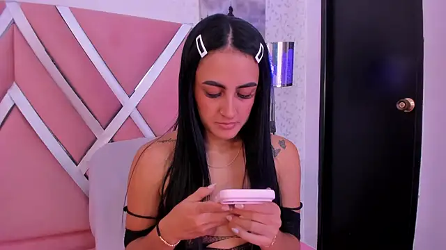 Helenn monroy1 online show from February 27, 2026, 7:24 pm