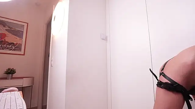 Bella Twine online show from January 9, 2025, 11:24 pm