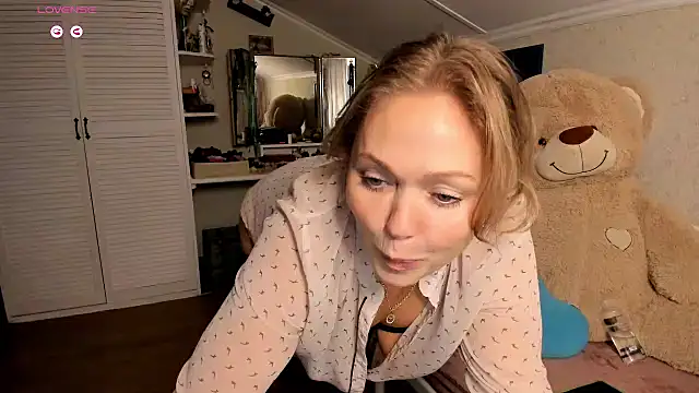 SimonaMartin online show from November 2, 2025, 10:31 am