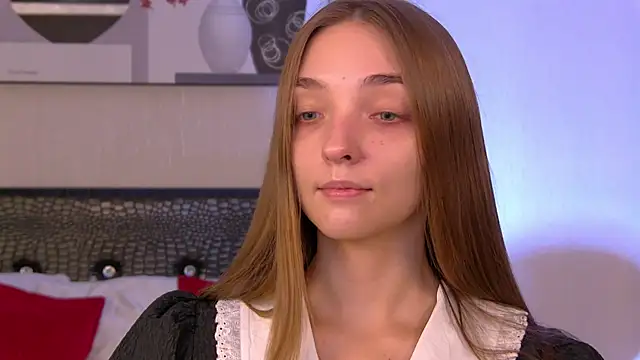 VirginieCruz online show from November 6, 2025, 5:44 am