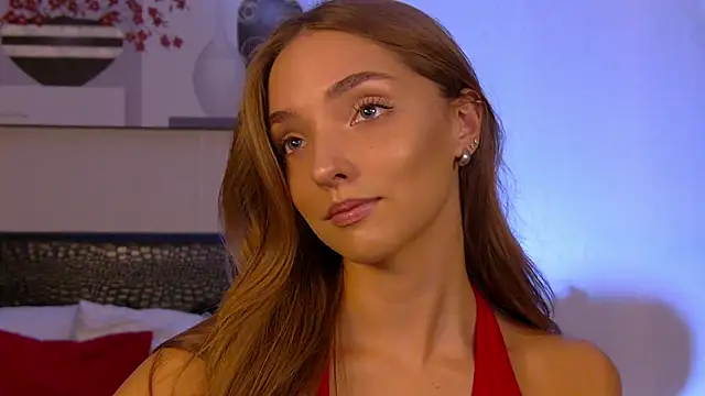 VirginieCruz online show from October 13, 2025, 7:26 pm