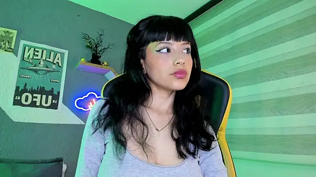 Snapshot of Marcelinee__ chatting on February 6, 2025, 2:44 am Marcelinee online show from February 6, 2025, 2:44 am