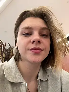 ValenciaShock online show from April 3, 2026, 7:04 am