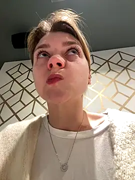 ValenciaShock online show from November 15, 2025, 6:39 am