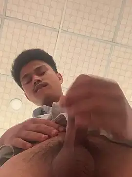 Hullax online show from April 4, 2026, 1:45 am