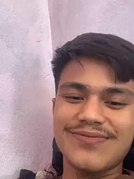 Hullax online show from November 11, 2025, 4:18 am