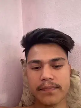 Hullax online show from April 16, 2026, 3:07 am