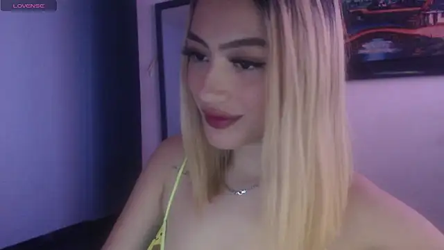 Snapshot of Sophi-tayson chatting on March 5, 2025, 3:08 am Sophi-tayson online show from March 5, 2025, 3:08 am