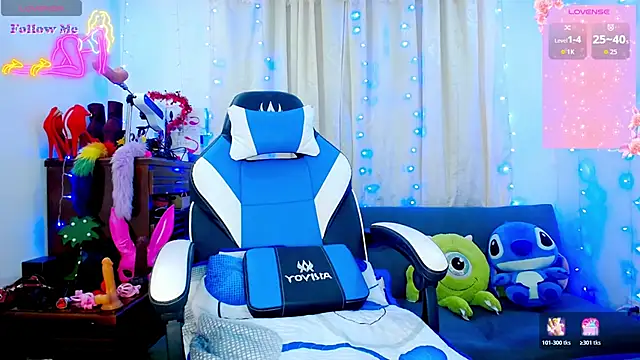 Aleexx    online show from October 22, 2025, 9:20 am