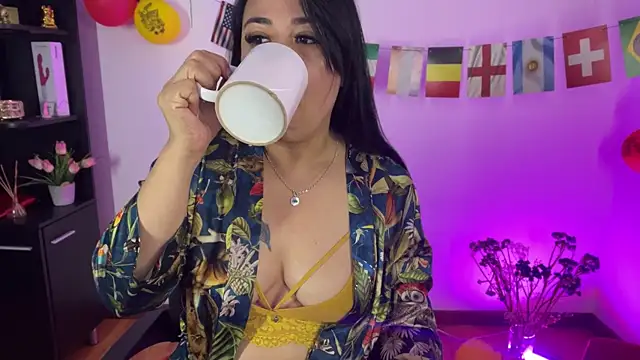 Snapshot of Karina_Yang chatting on July 16, 2026, 9:50 am Karina Yang online show from July 16, 2026, 9:50 am