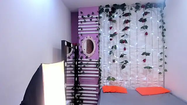 Lexxxxx  online show from February 13, 2025, 6:48 pm