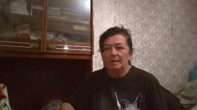 GypsiQueen2 online show from September 26, 2025, 7:54 pm