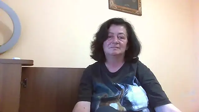 Snapshot of GypsiQueen2 chatting on June 15, 2026, 6:18 pm GypsiQueen2 online show from June 15, 2026, 6:18 pm
